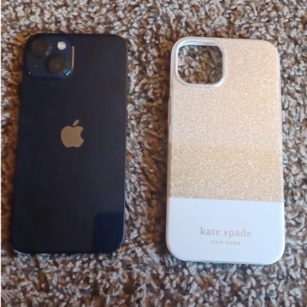 iPhone 13 - Picture 2 of 5